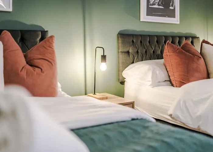 Beautiful Stoke Home Sleeps 10 By Purestay Short Lets