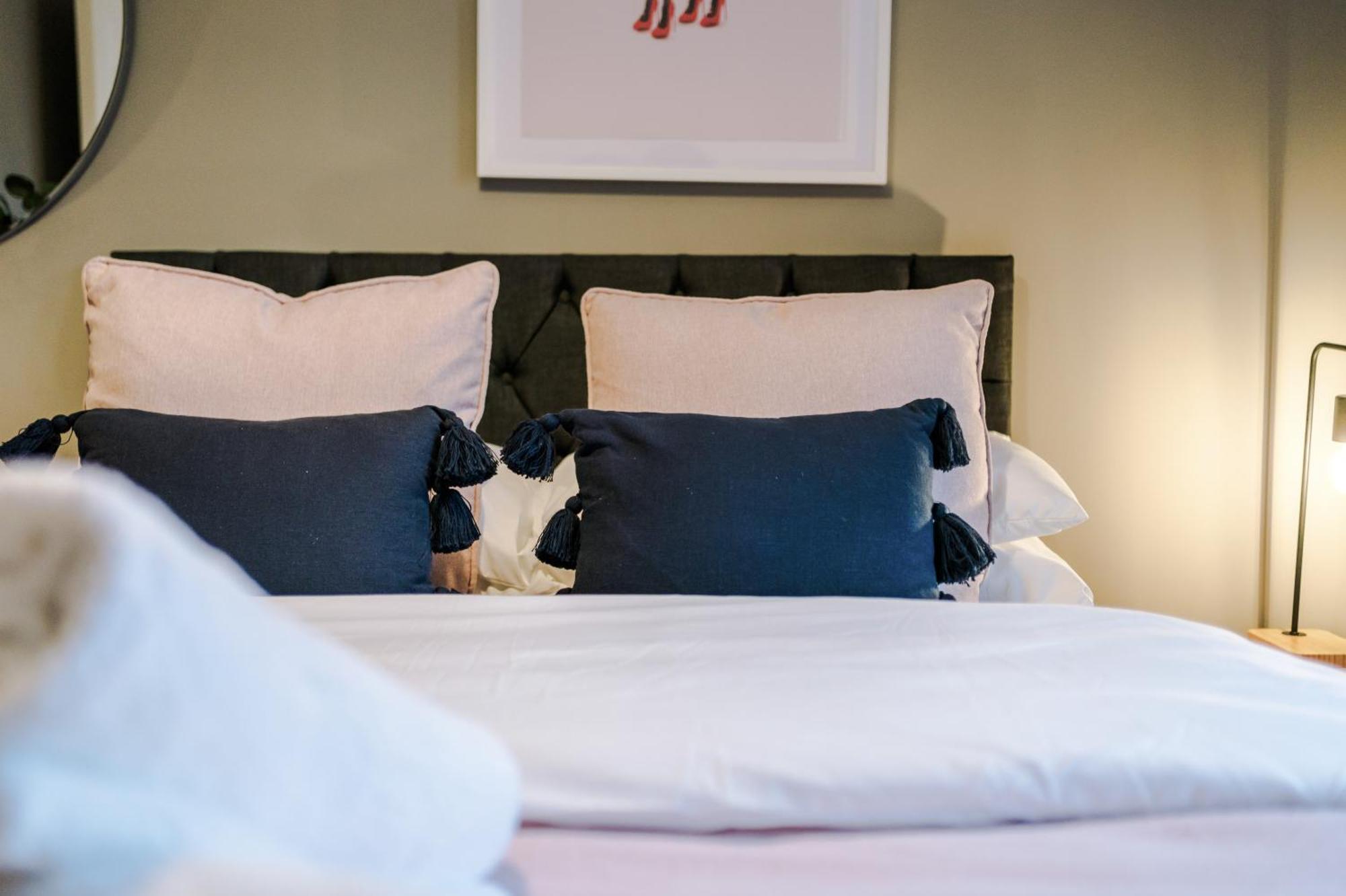 Beautiful Sleeps 10 By Purestay Short Lets Holiday home *