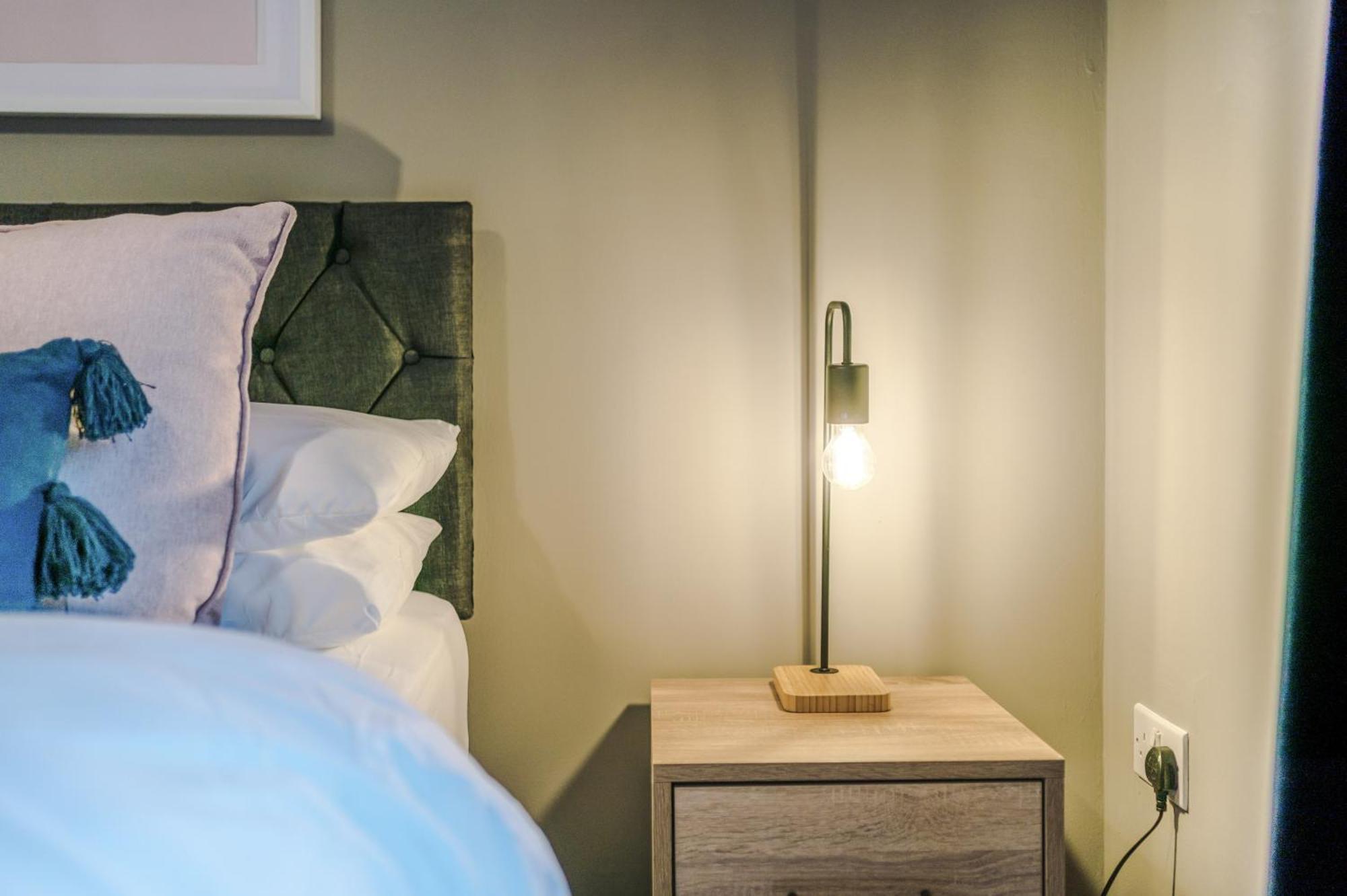 Beautiful Sleeps 10 By Purestay Short Lets * Stoke-on-Trent
