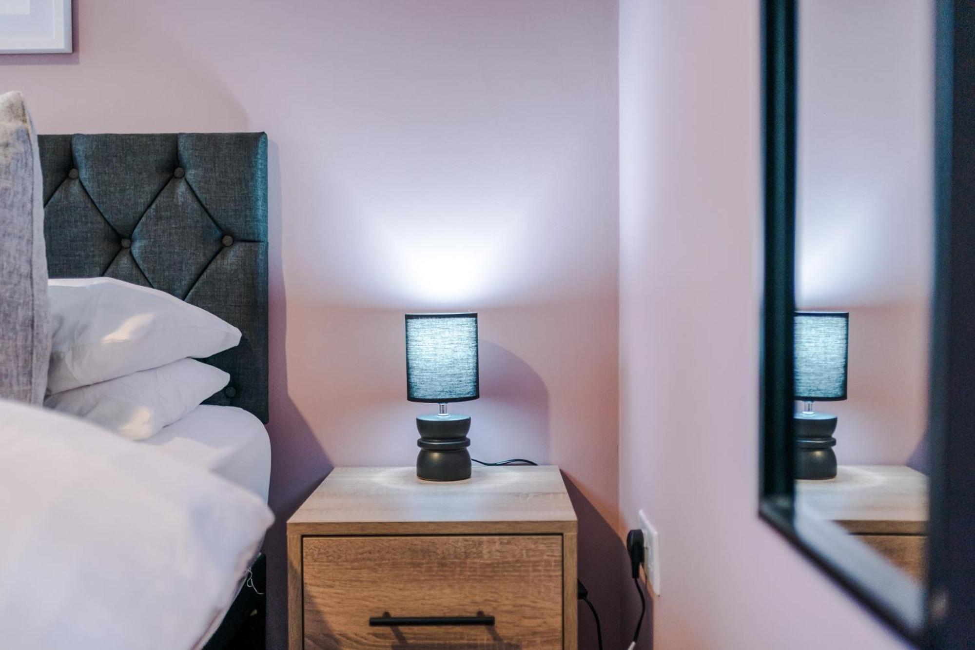 Beautiful Sleeps 10 By Purestay Short Lets