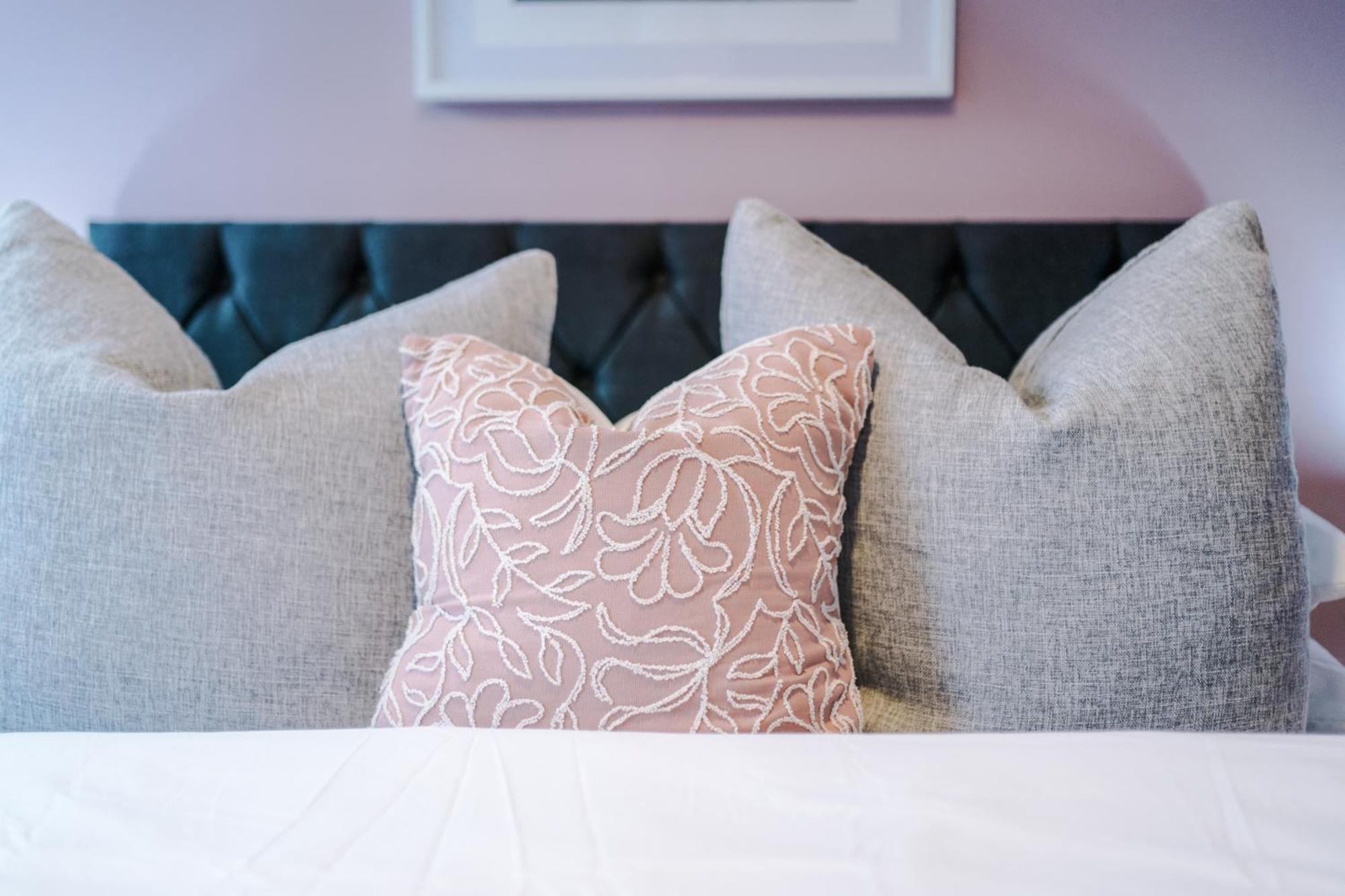 Beautiful Sleeps 10 By Purestay Short Lets Stoke-on-Trent