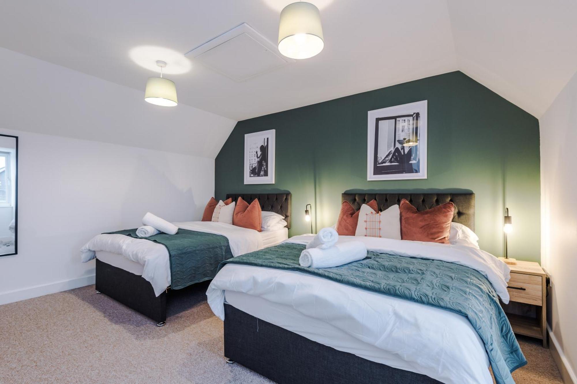 Holiday home Beautiful Sleeps 10 By Purestay Short Lets *