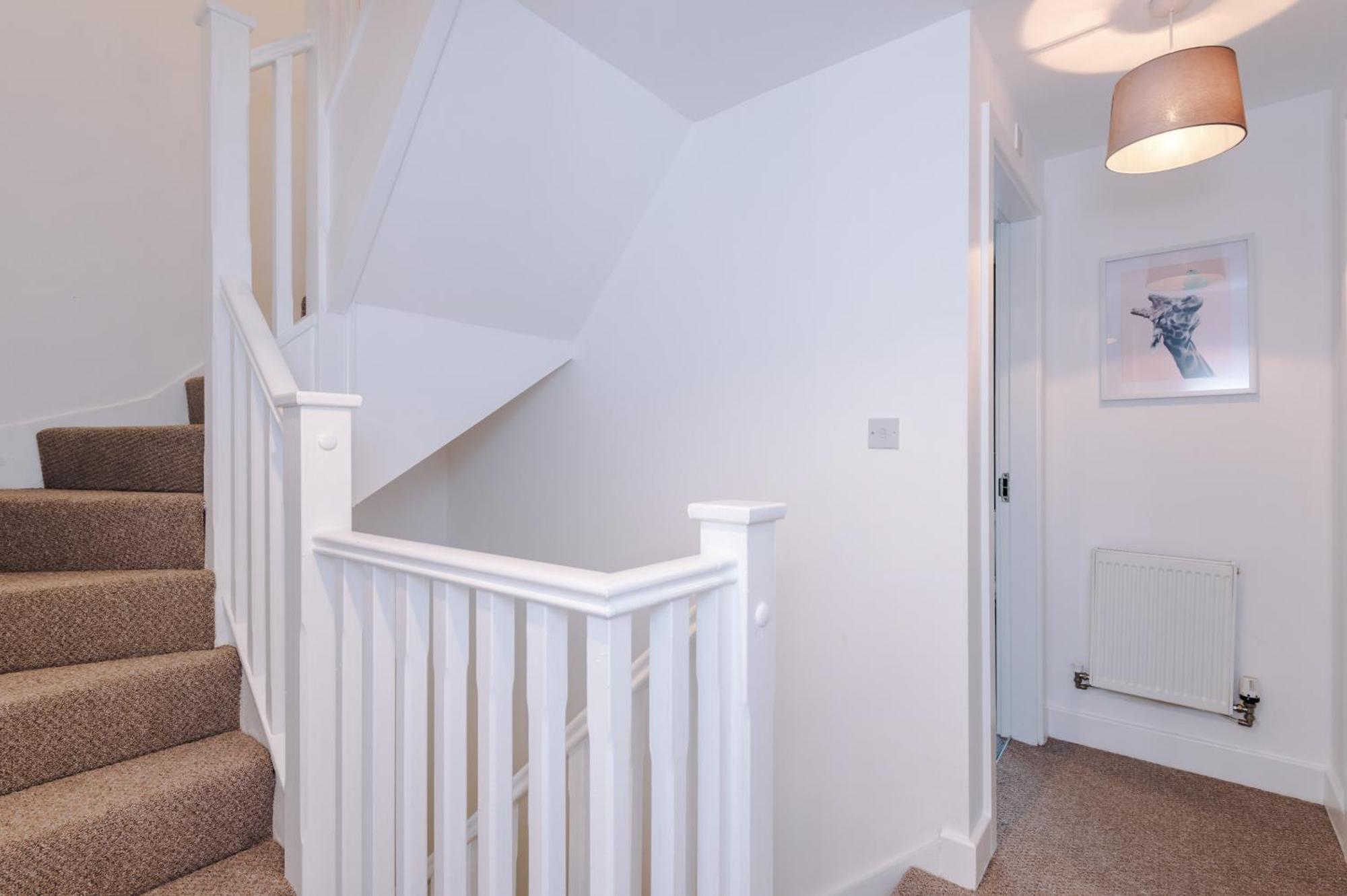 Beautiful Sleeps 10 By Purestay Short Lets Stoke-on-Trent