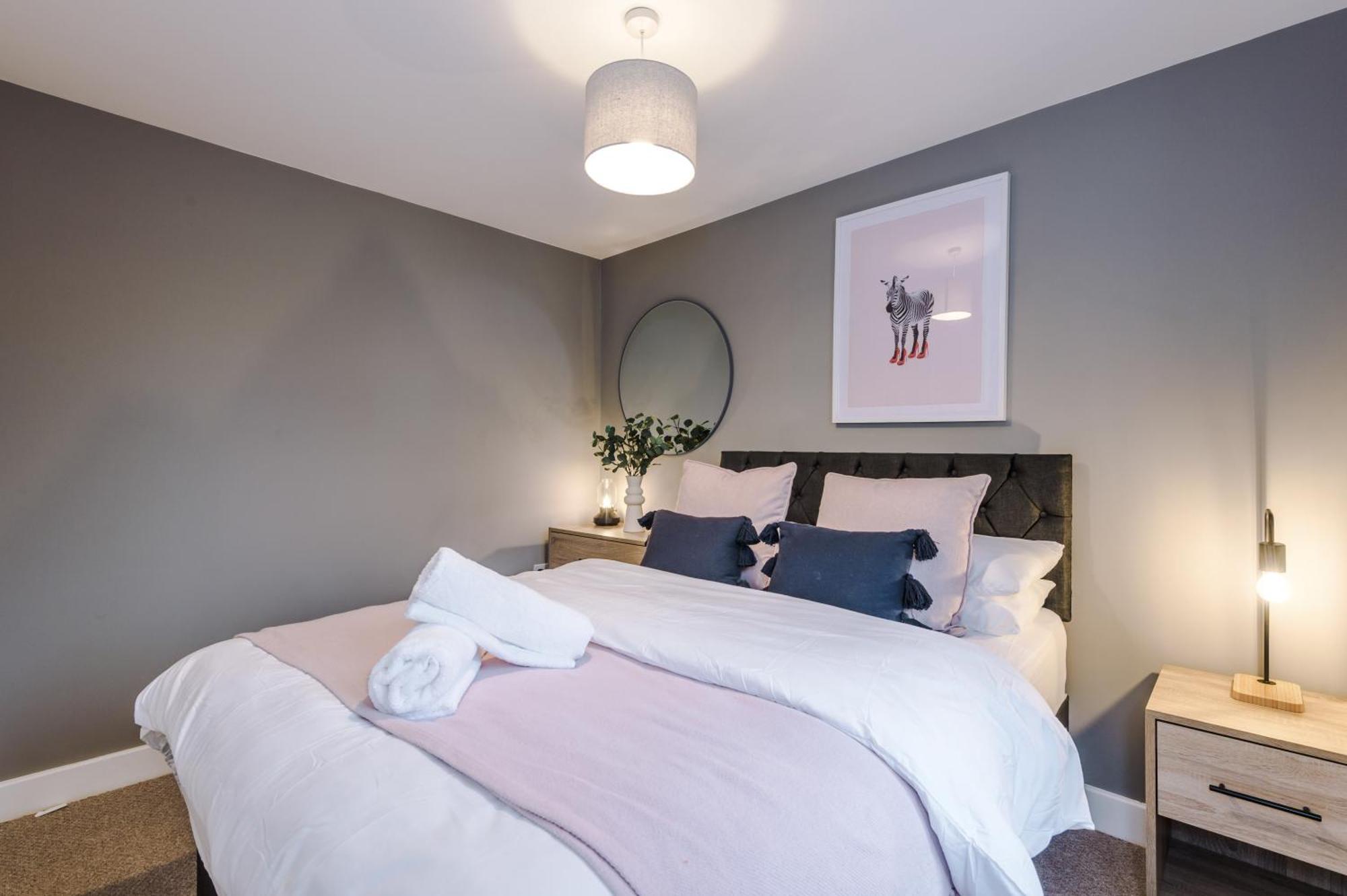Beautiful Sleeps 10 By Purestay Short Lets Stoke-on-Trent