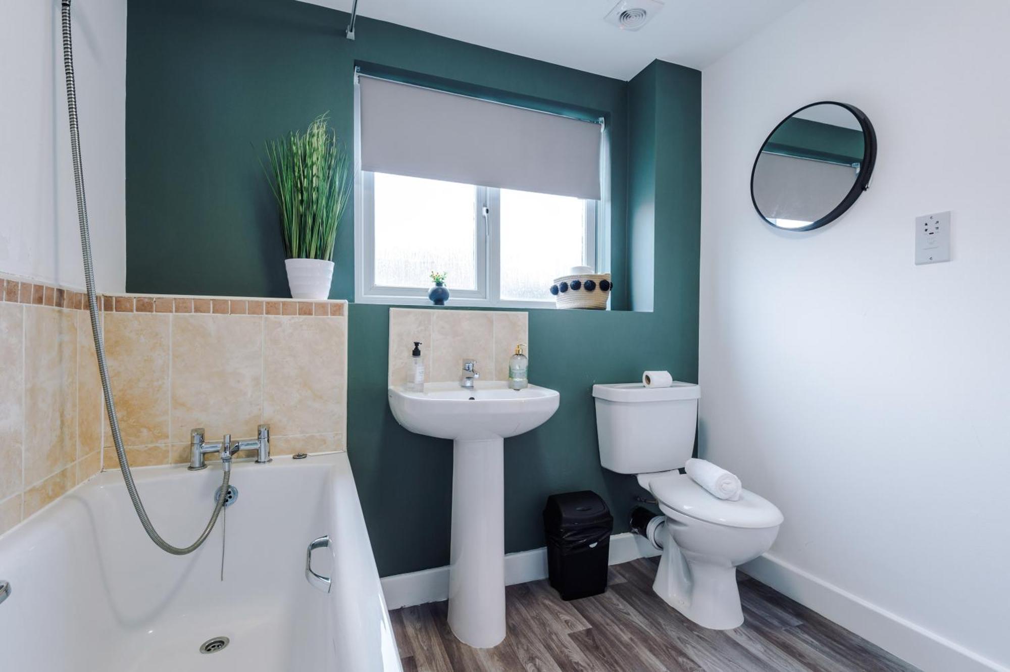 Beautiful Sleeps 10 By Purestay Short Lets Holiday home *