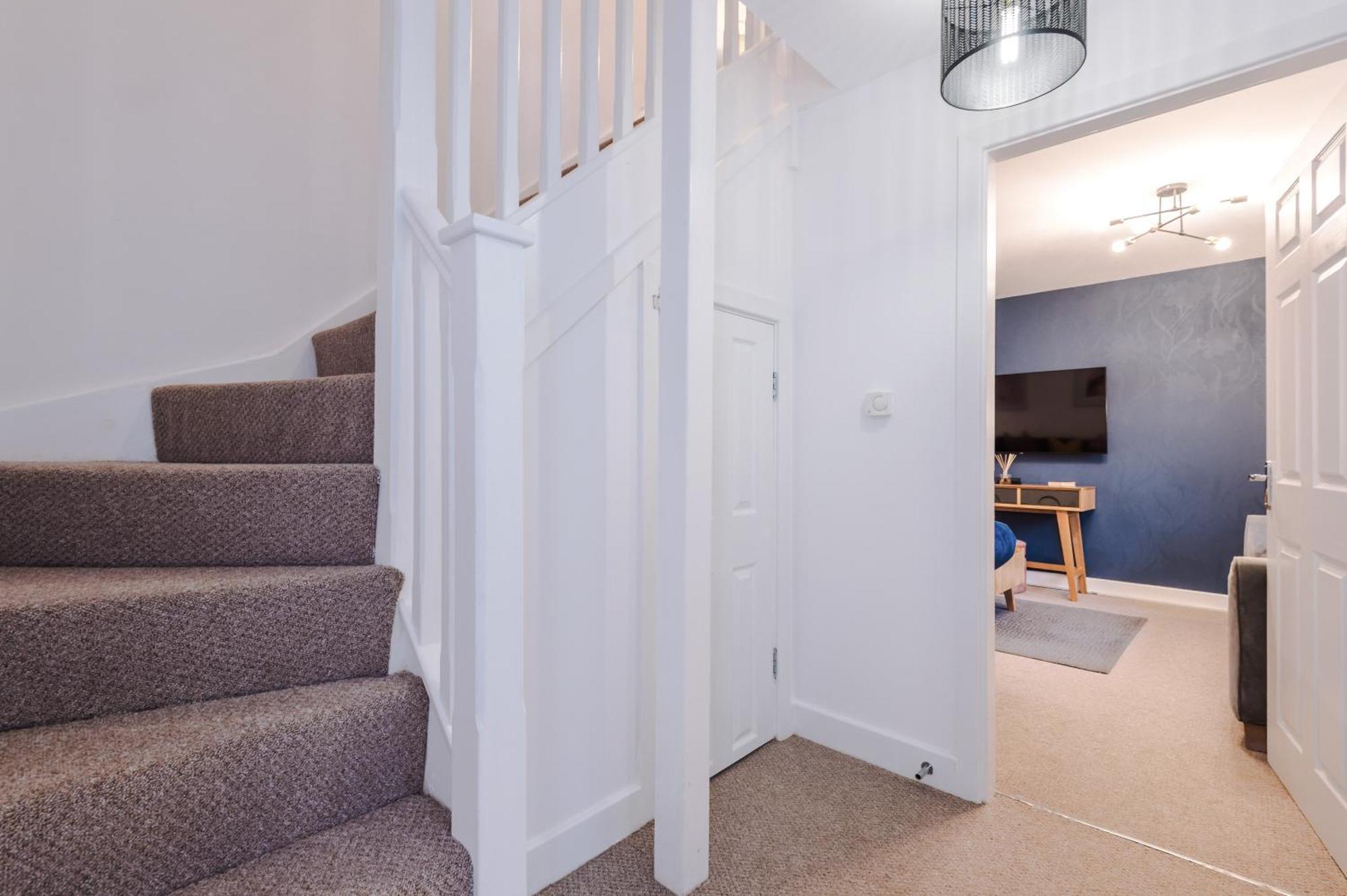 Beautiful Sleeps 10 By Purestay Short Lets Holiday home *