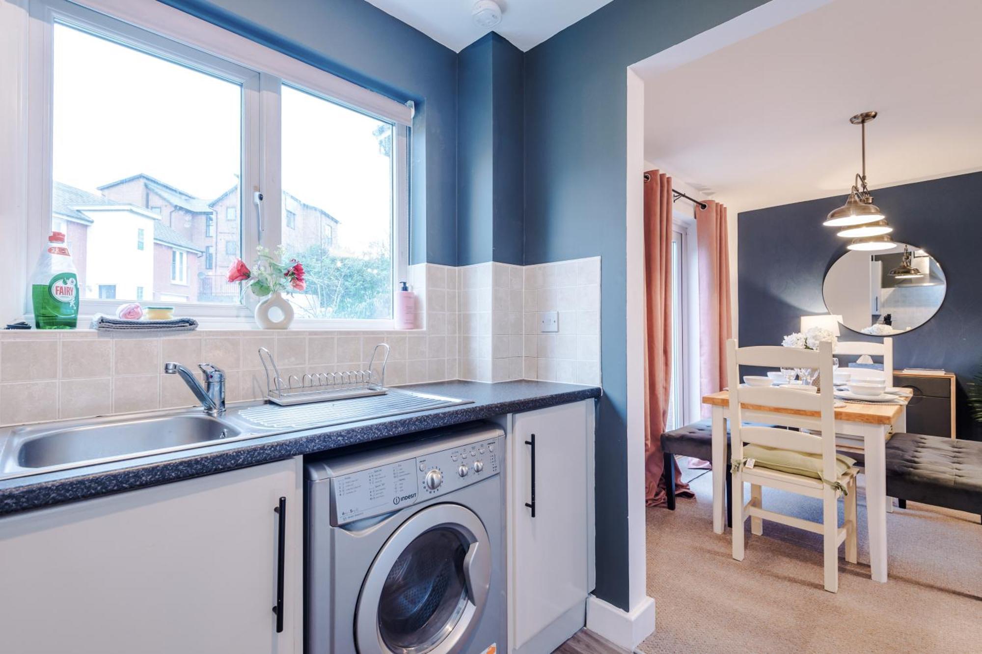 Beautiful Sleeps 10 By Purestay Short Lets