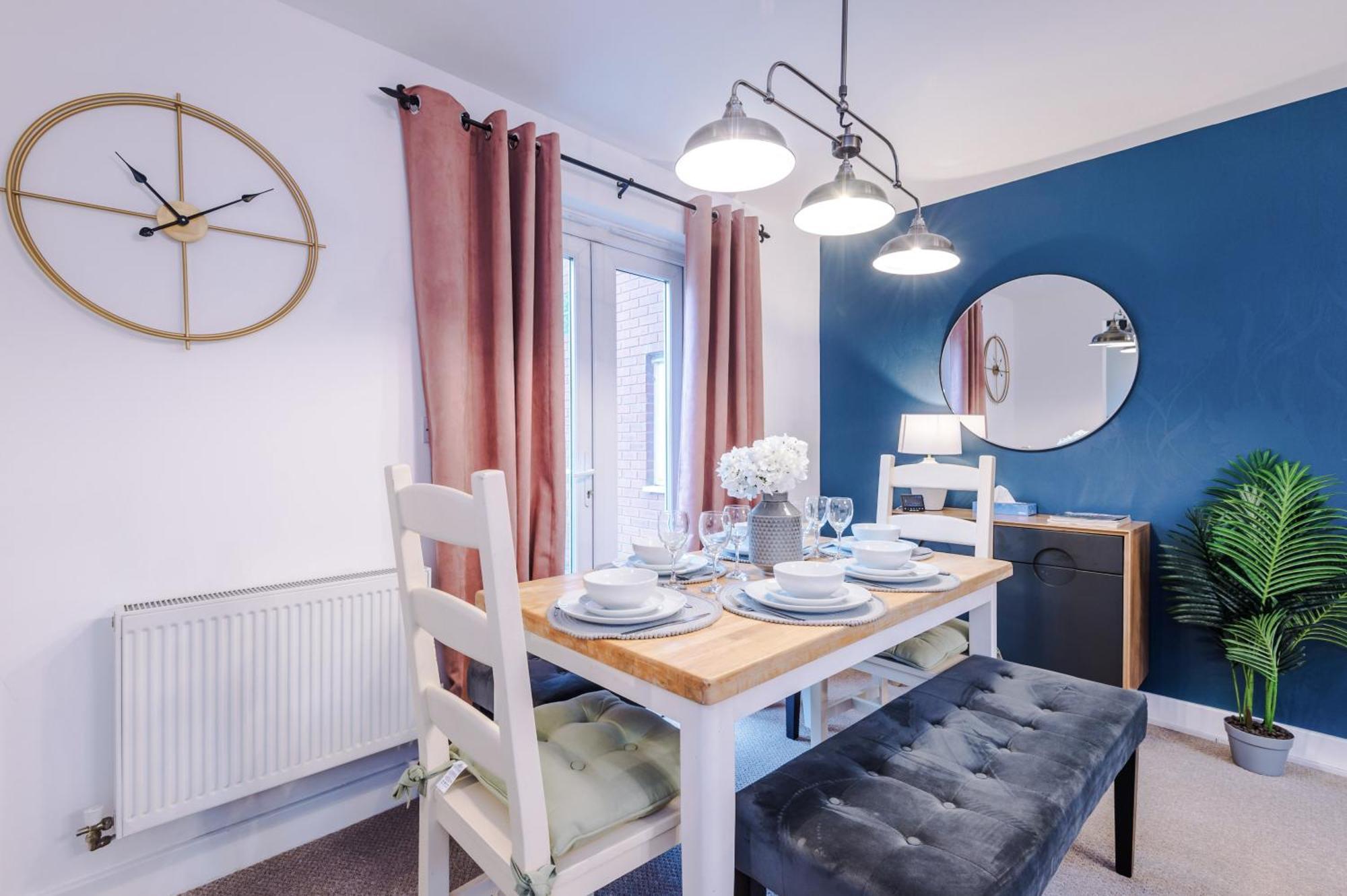 Beautiful Sleeps 10 By Purestay Short Lets Holiday home Stoke-on-Trent